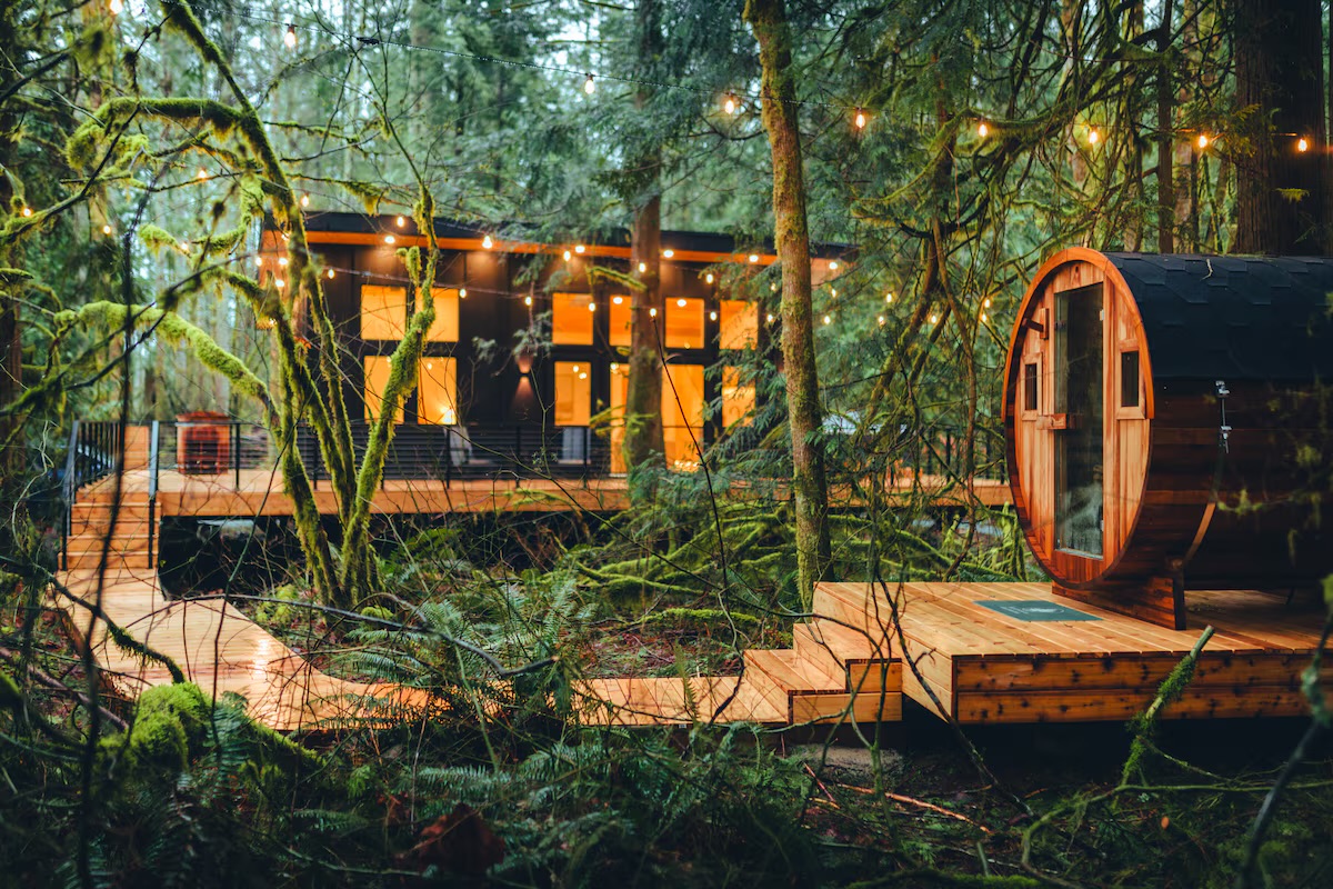 Woodland retreat with a cabin, deck and outdoor sauna